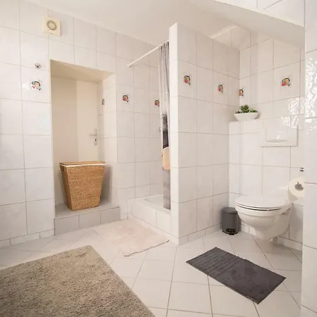 Ferienwohnung An Der Burg Альтенар